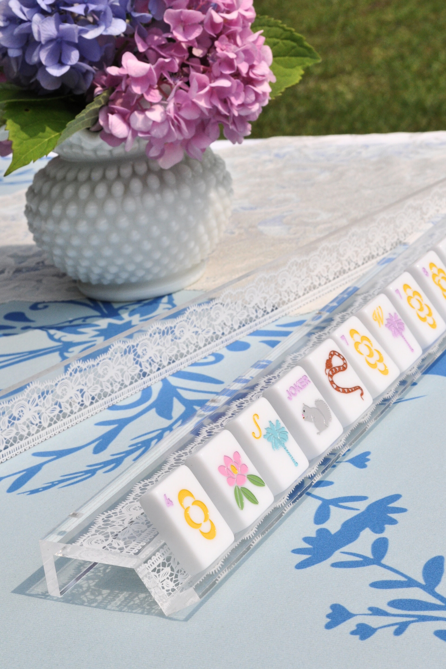 Middle & Main Mahjong - White Lace Mahjong Rack and Pusher, Set of 4