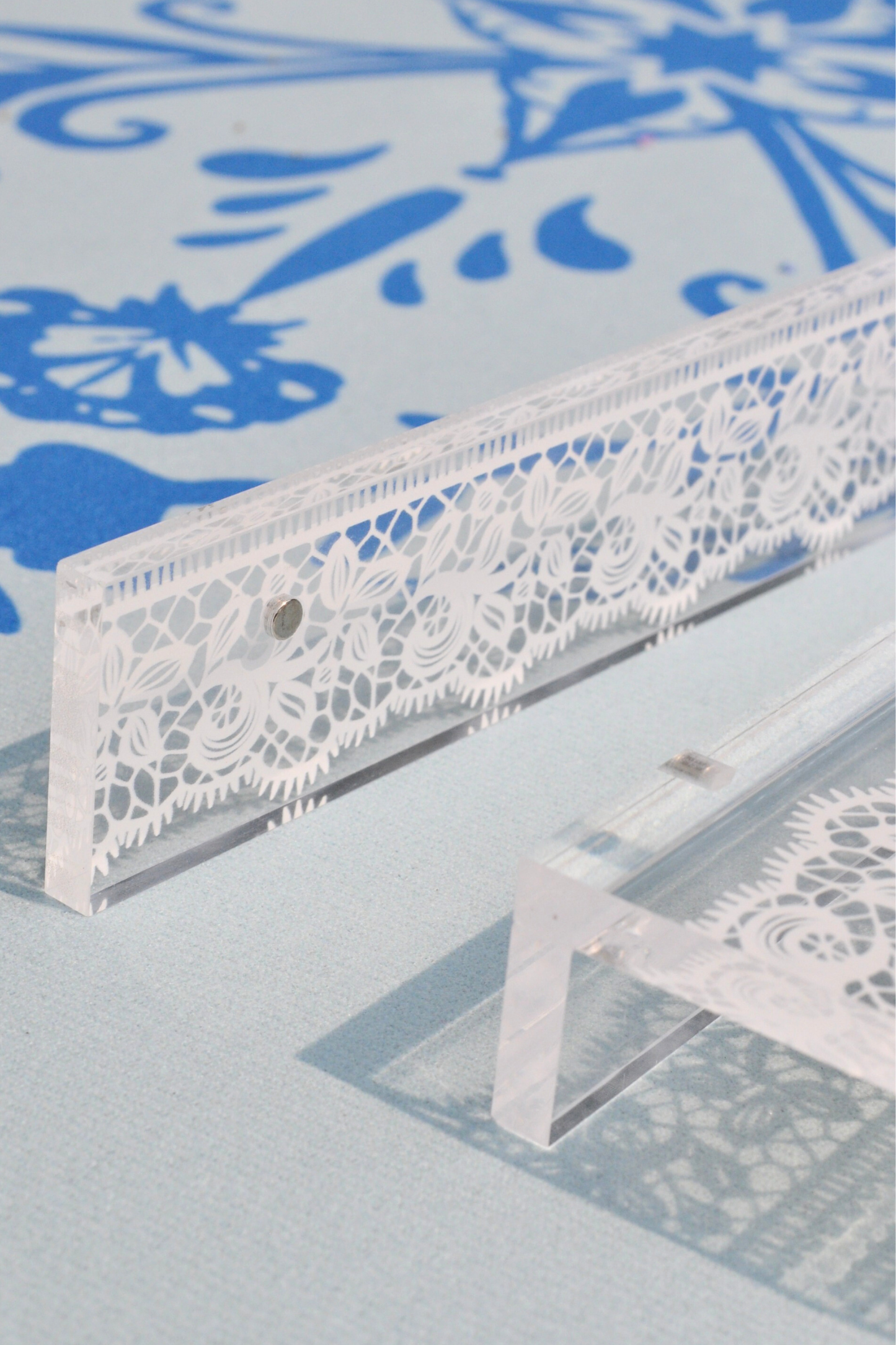 Middle & Main Mahjong - White Lace Mahjong Rack and Pusher, Set of 4