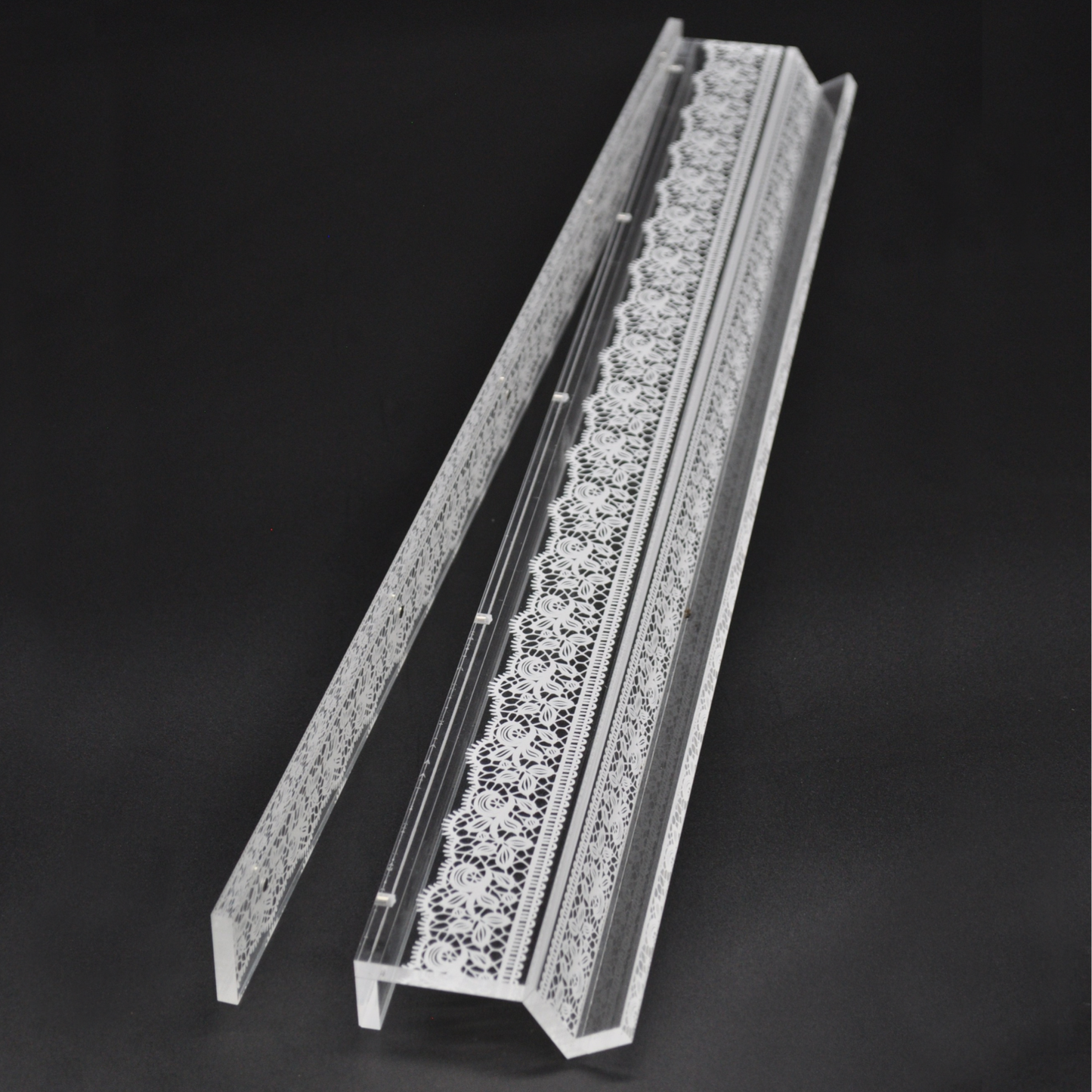 Middle & Main Mahjong - White Lace Mahjong Rack and Pusher, Set of 4